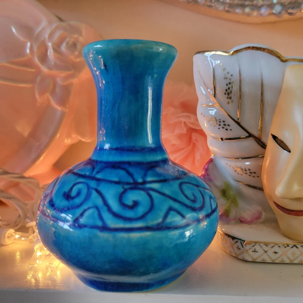 Handcrafted Blue Ceramic Vase ~ Vintage ~ Deep Turquoise Color ~ Pretty!